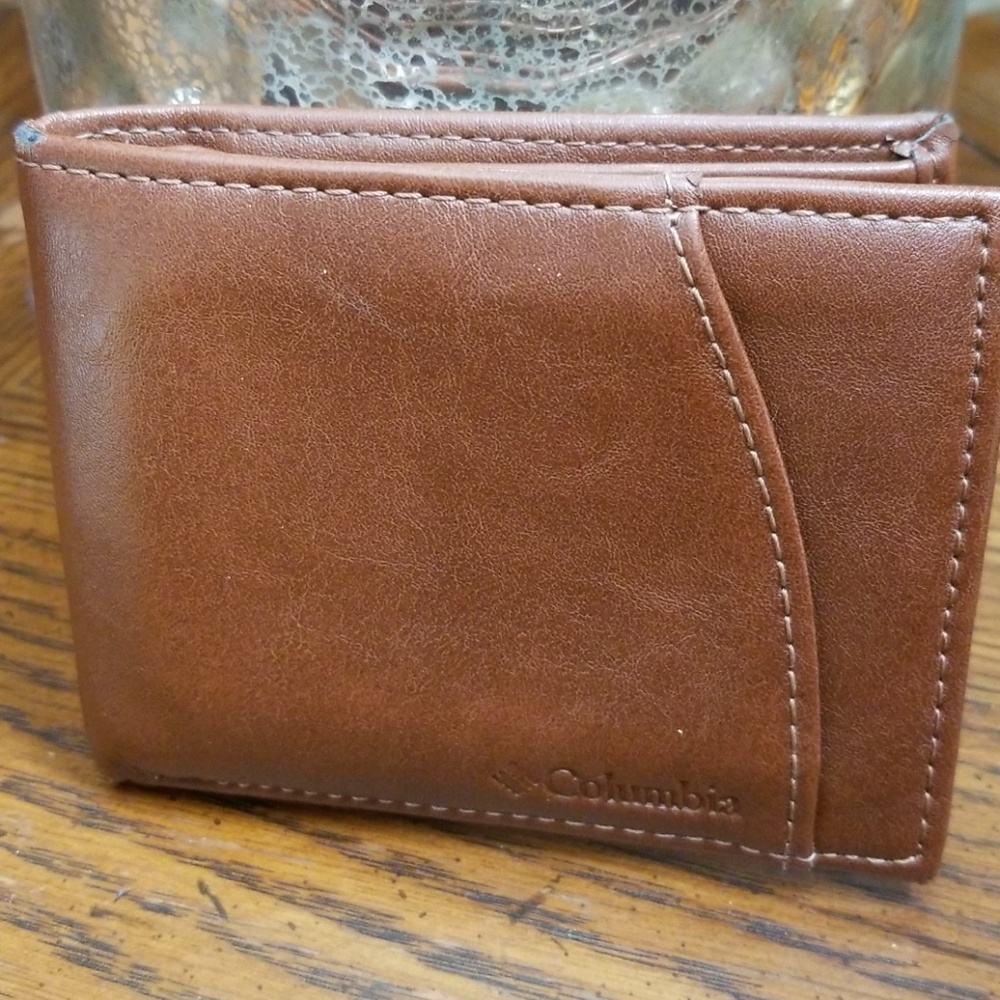 Columbia Wallet